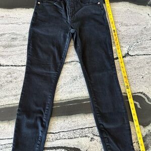 Like new! Good American Black Good Waist Crop